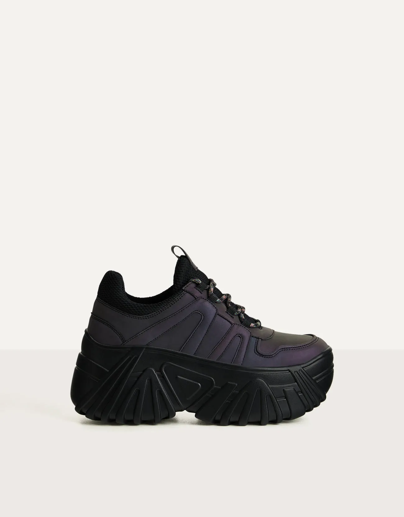 Reflektierende Sneaker mit Plateausohle